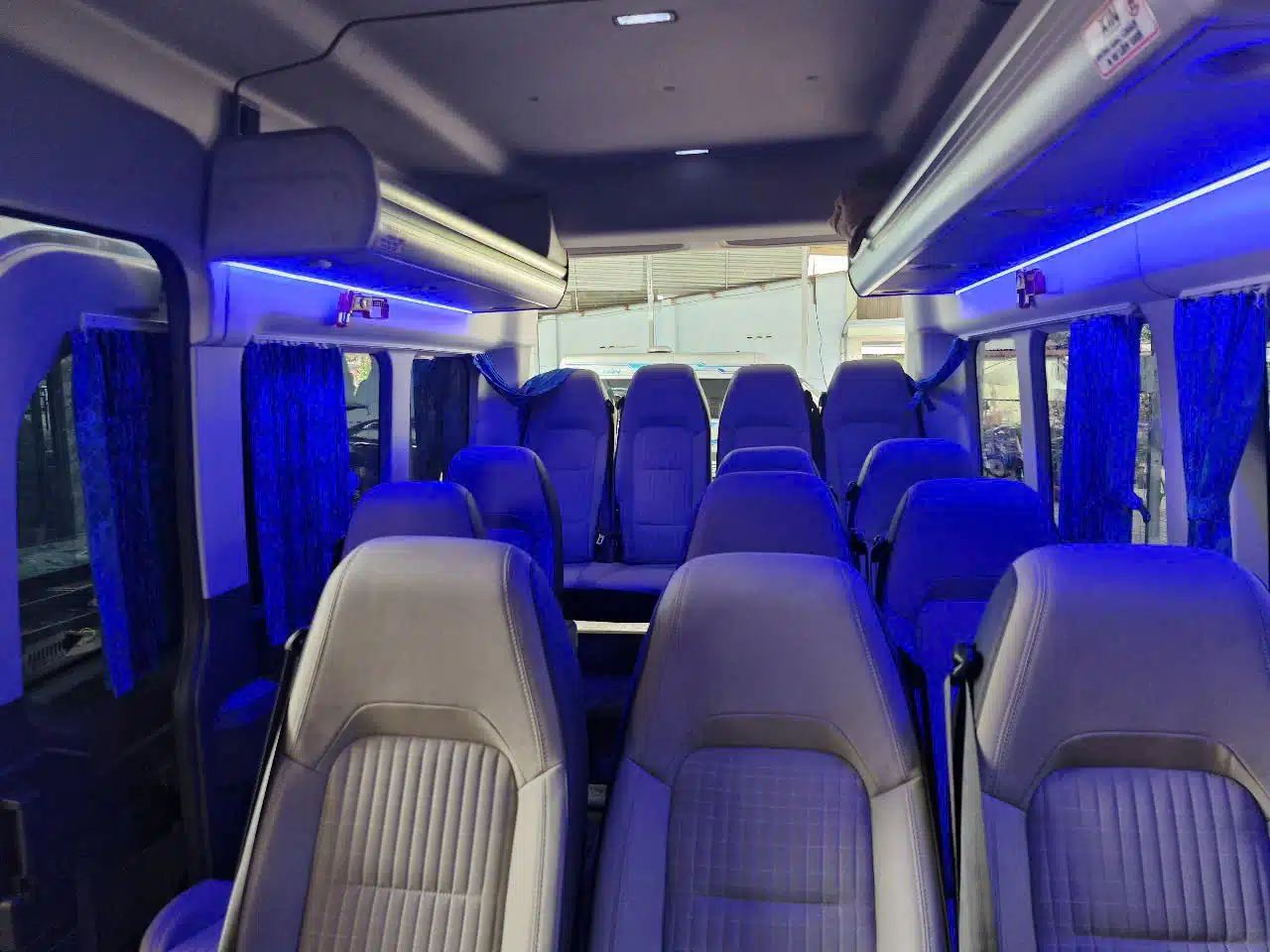 nội thất ford Transit 16 chỗ đời mới