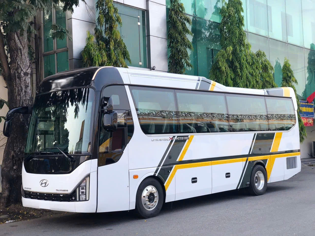 Thuê xe 29 chỗ đời mới