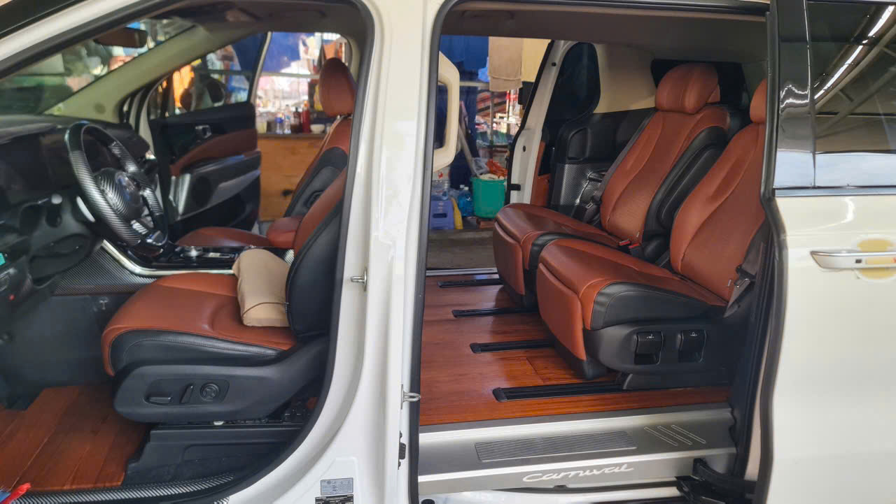 Thuê xe kia Carnival TpHCM