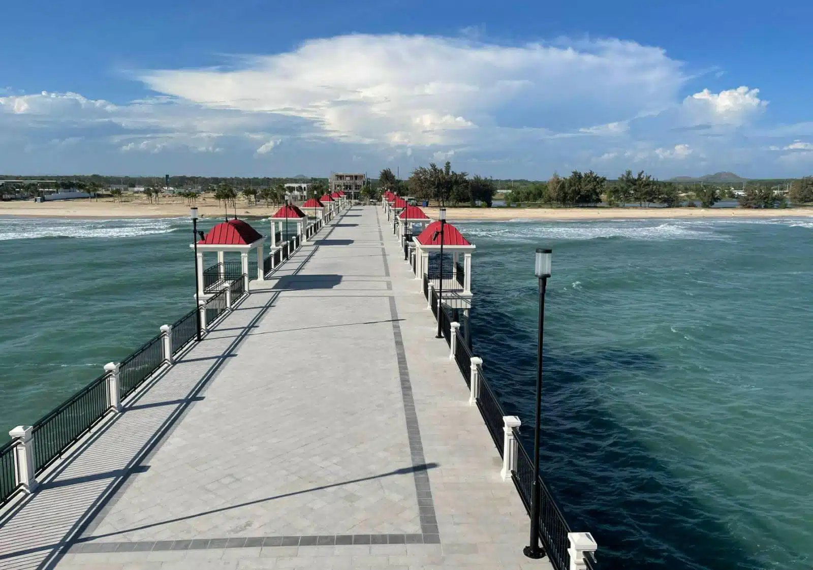 Cầu cảng Hồ Tràm
