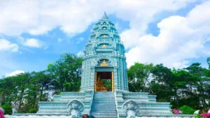 Thuê xe 7 chỗ đi Sóc Trăng