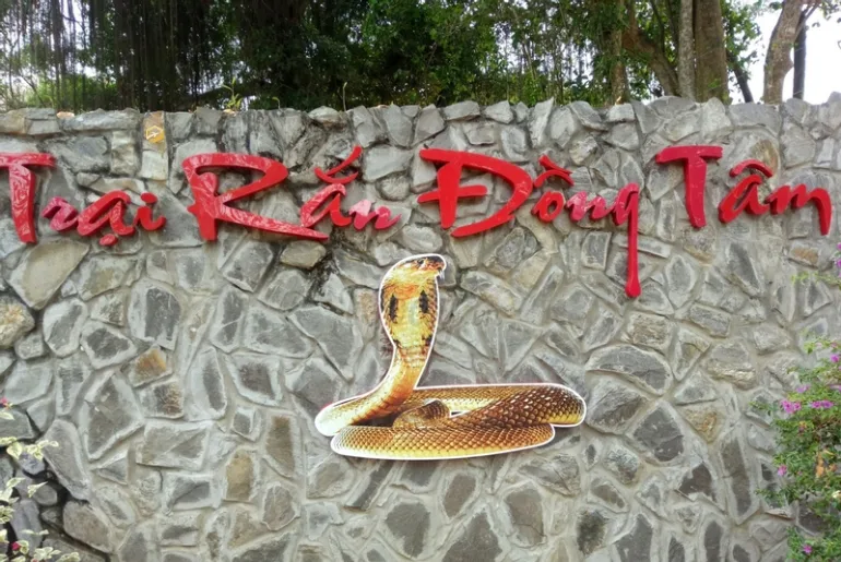 Trại Rắn Đồng Tâm