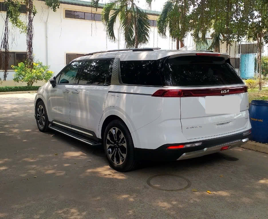 Thuê xe Kia Carnival