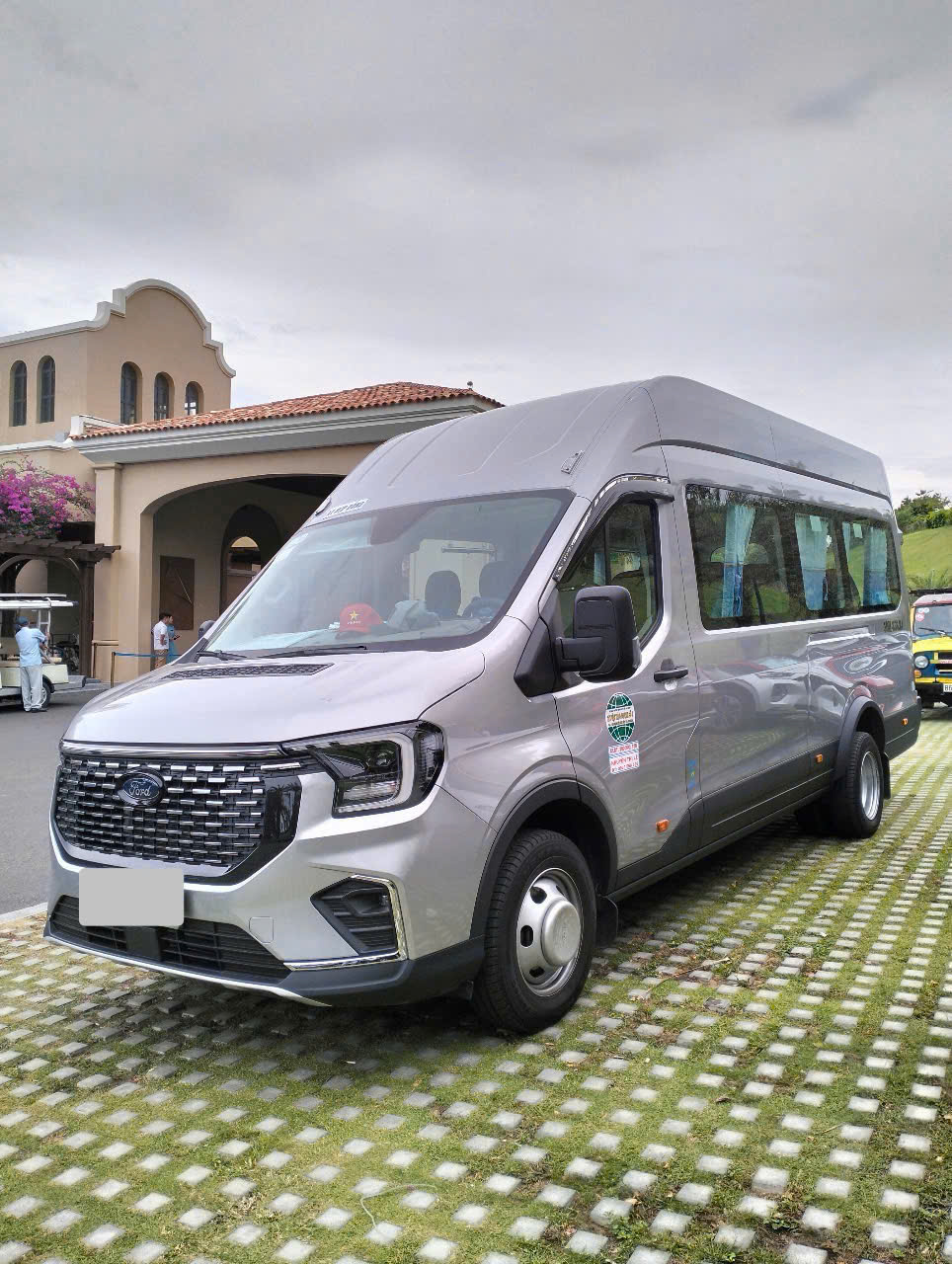 Thuê xe 16 chỗ Sài Gòn đi Tây Ninh