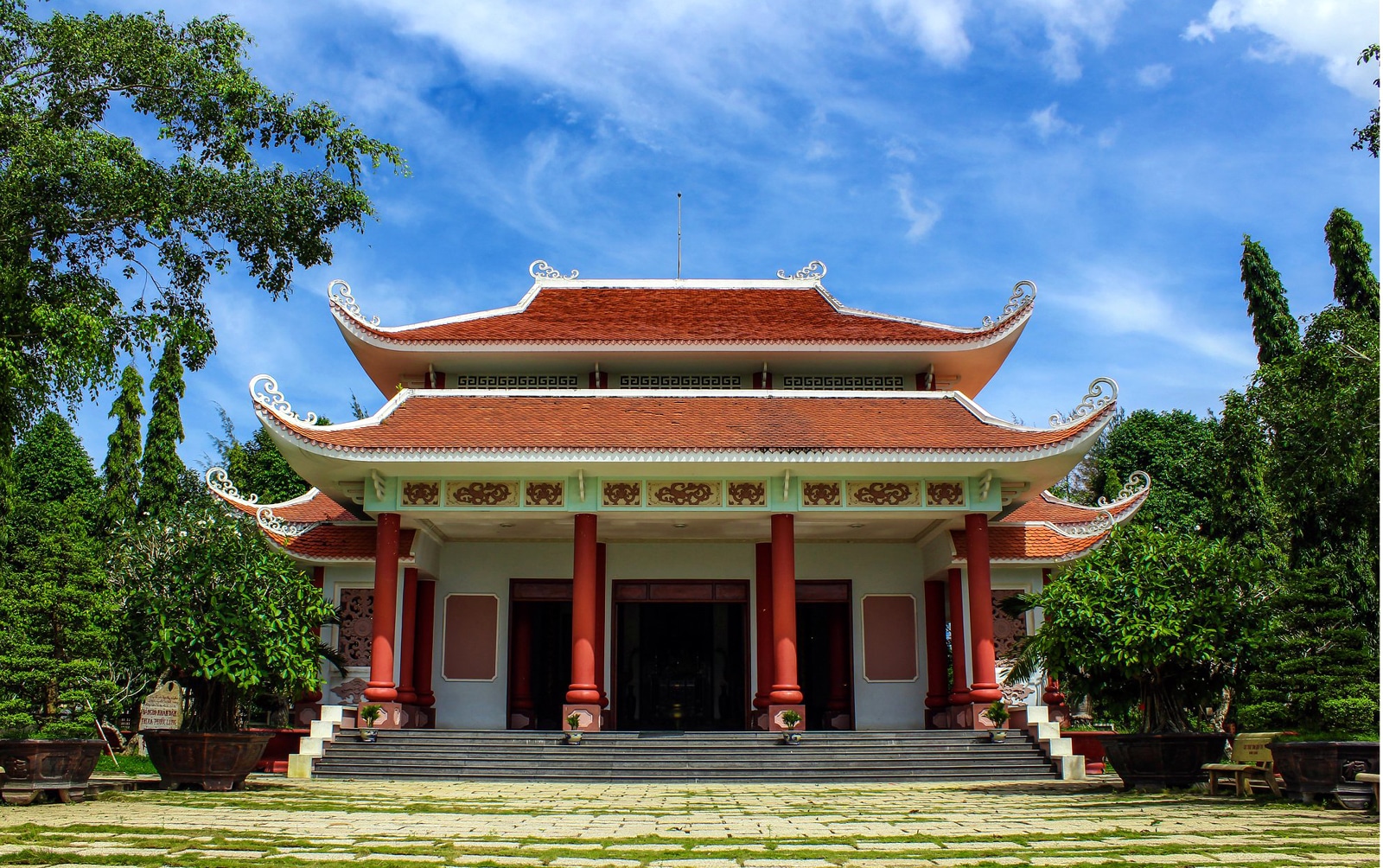Khu tưởng niệm Nữ tướng Nguyễn Thị Định