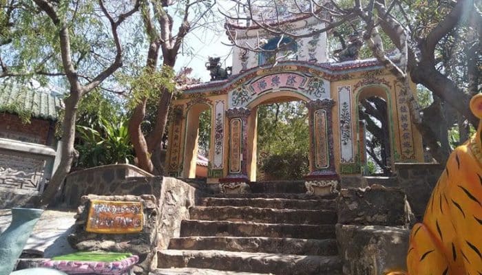 Chùa Cổ Thạch Tuy Phong