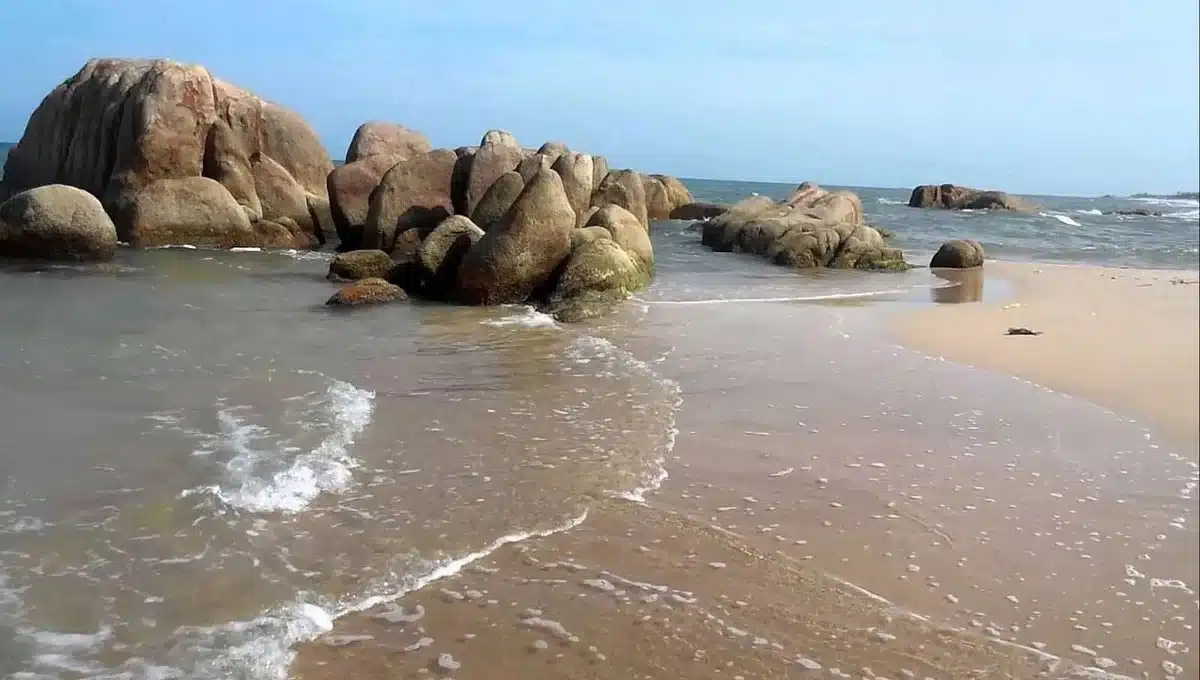 Bãi biển Thuận Quý
