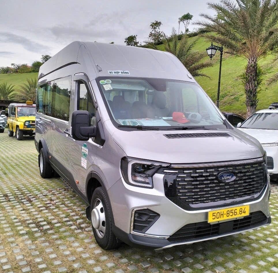 Thuê xe 16 chỗ ford đời mới