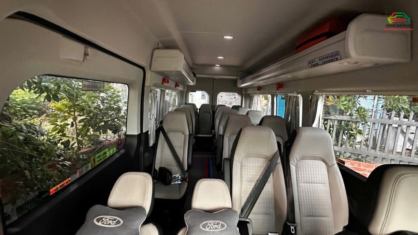 Nội thất Ford Transit đời mới