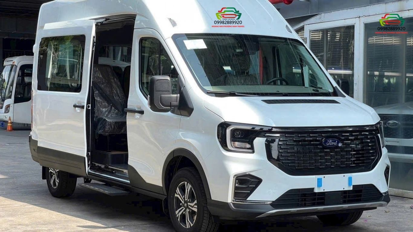 Thuê xe Ford Transit đời mới
