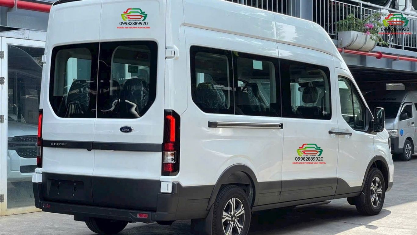 Thuê xe Ford Transit trần cao