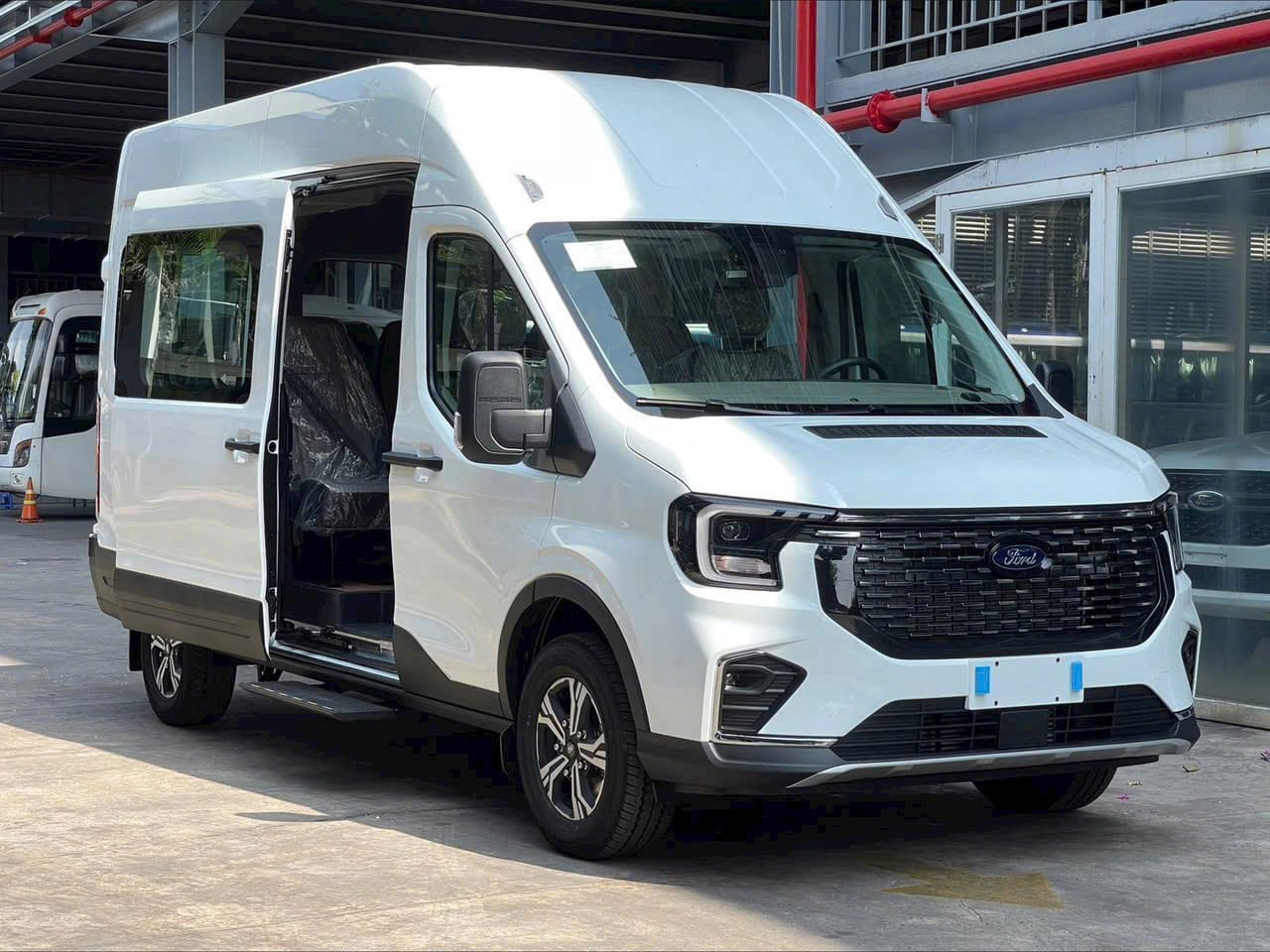 Thuê xe 16 rước dâu Ford Transit