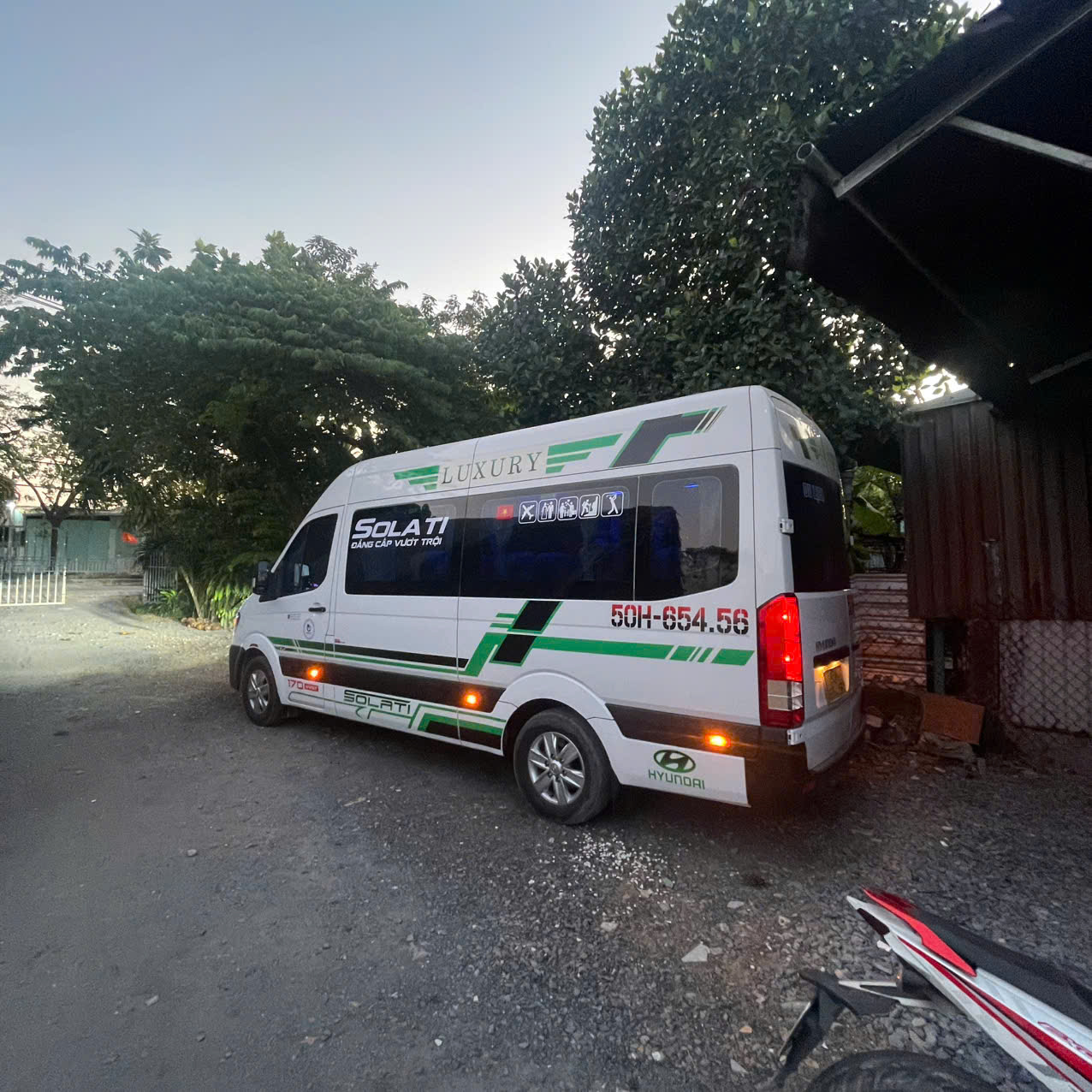 Thuê xe 16 chỗ Solati đám cưới