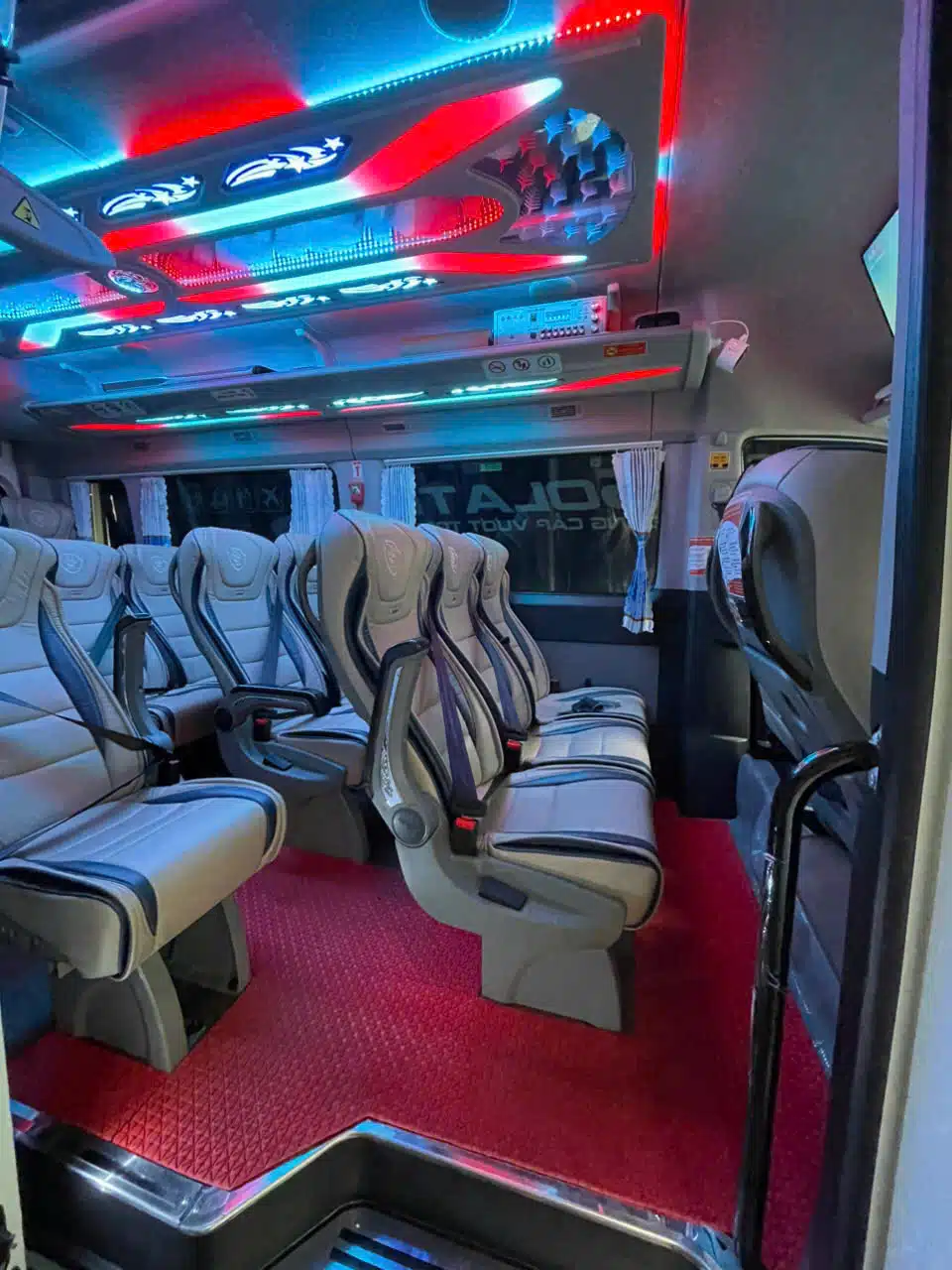 Gía thuê xe 16 chỗ đi Núi Bà Đen Tây Ninh