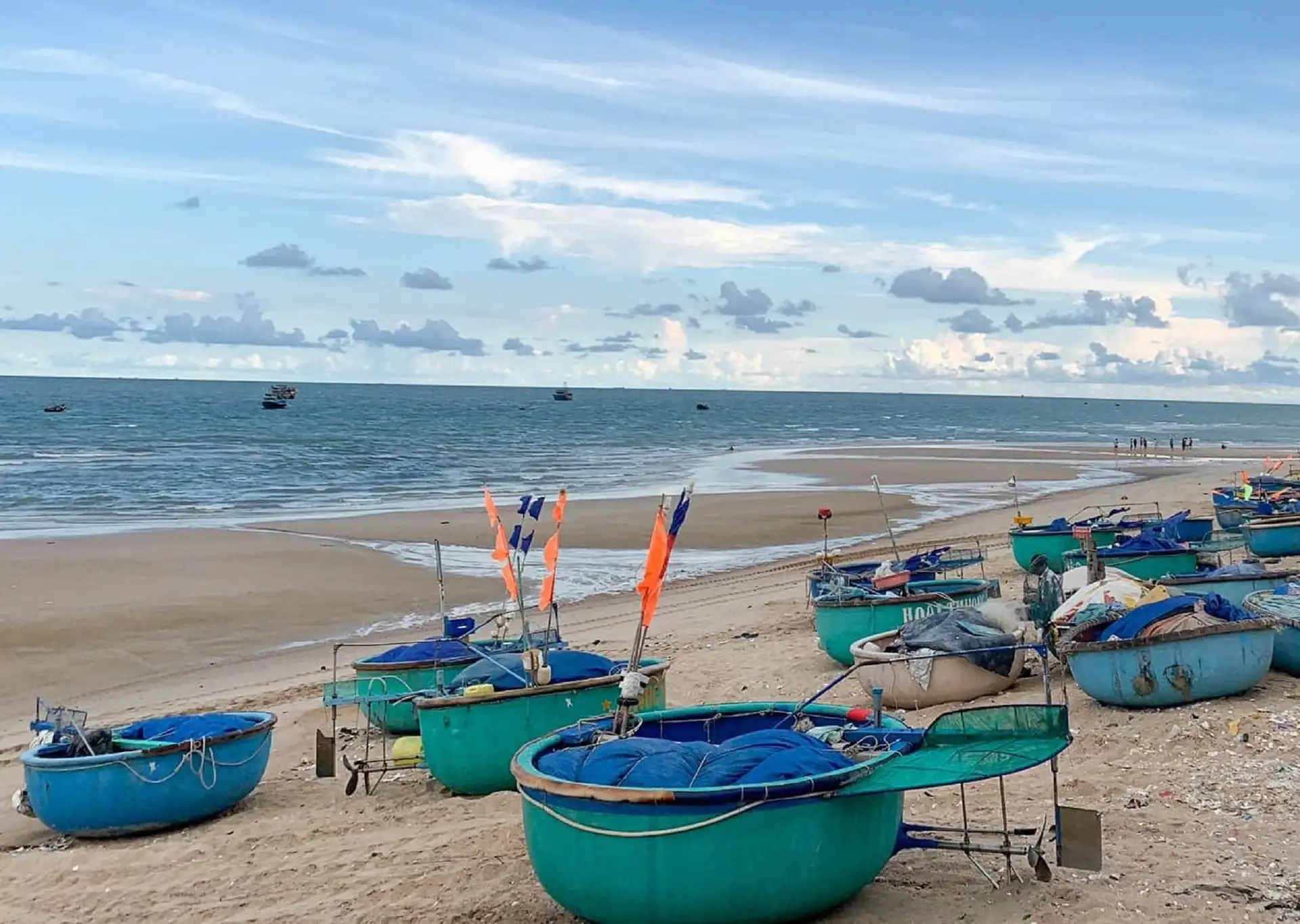 Thuê xe 16 chỗ đi Phước Hải